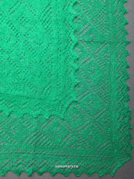 Оренбургский пуховый платок-паутинка зеленого цвета, арт. A 110-12