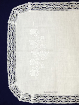 Льняная салфетка овальная белая с белым кружевом и кружевной отделкой (Вологодское кружево), арт. 0с-824, 95х50